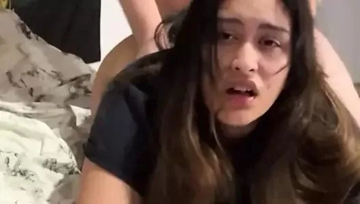 Önce amını sikti, sonra sertçe göt deliğine geçip onu fena halde sikti